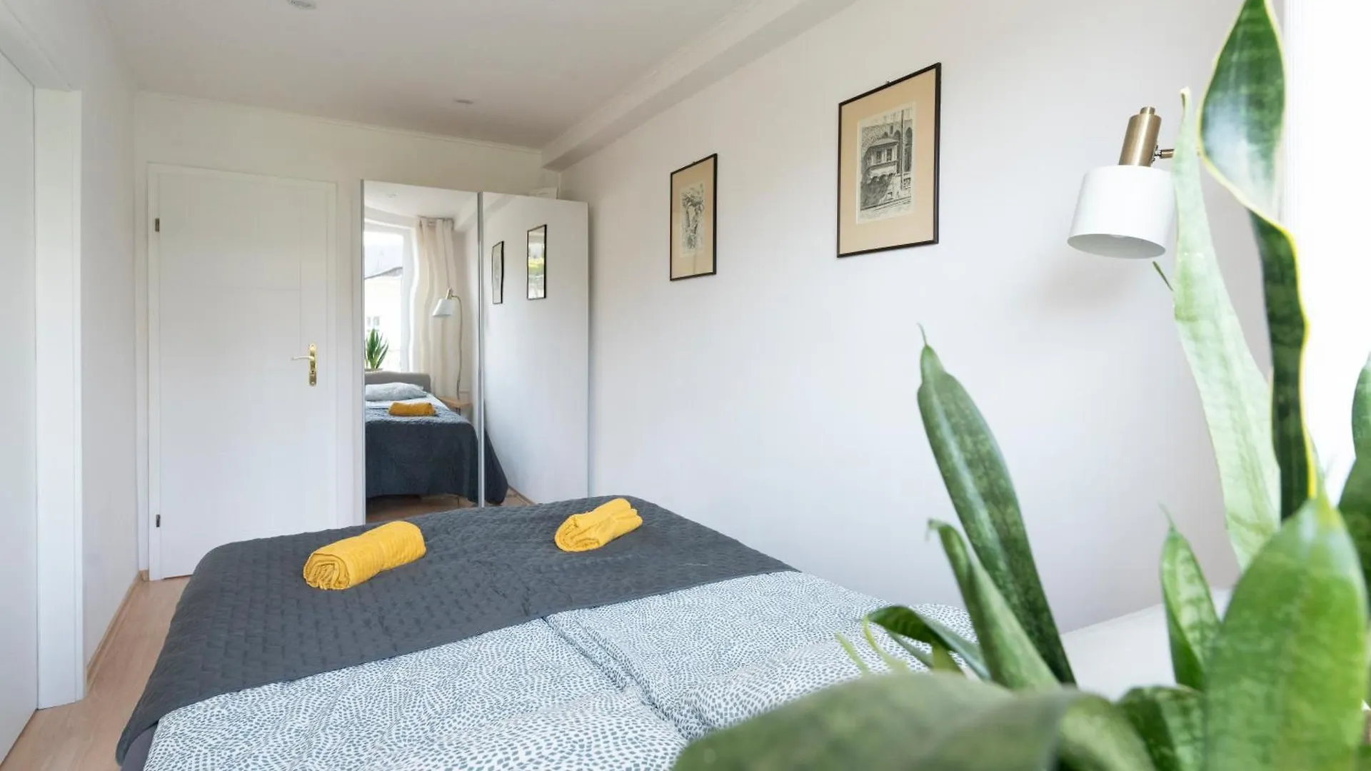 Greenpoint Hoza Apartment وارسو